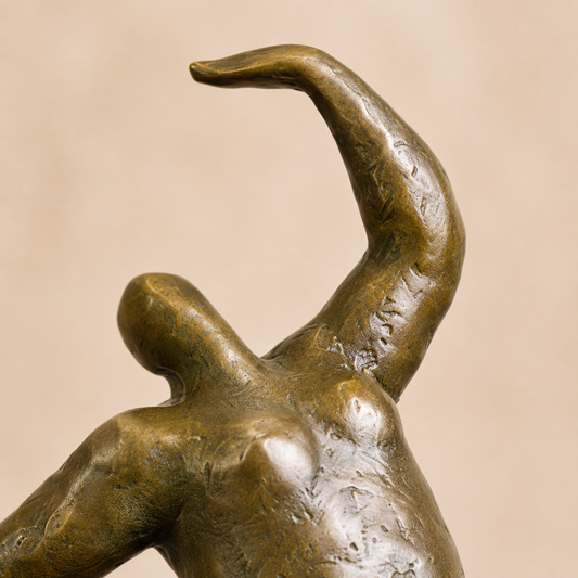 Sculpture bronze femme voluptueuse dansante sur socle marbre, vue 2