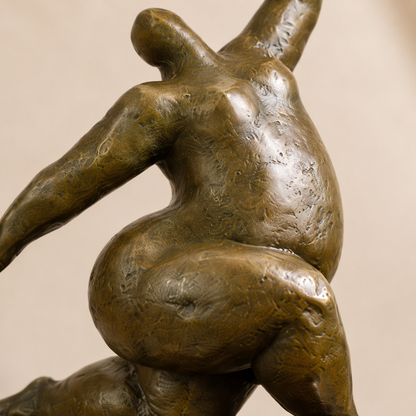 Sculpture bronze femme voluptueuse dansante sur socle marbre, vue 3