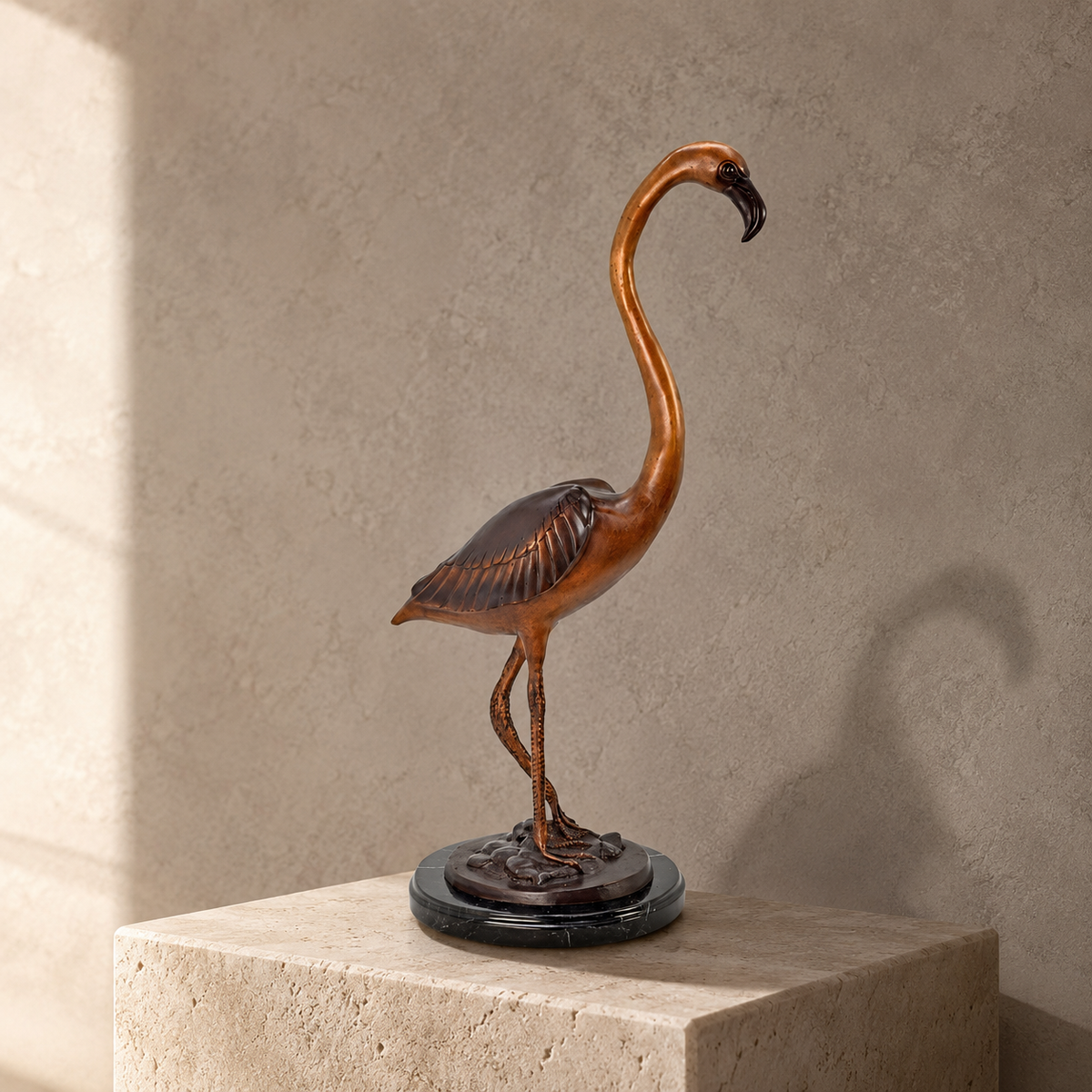 Sculpture bronze flamant rose patine cuivrée sur socle marbre