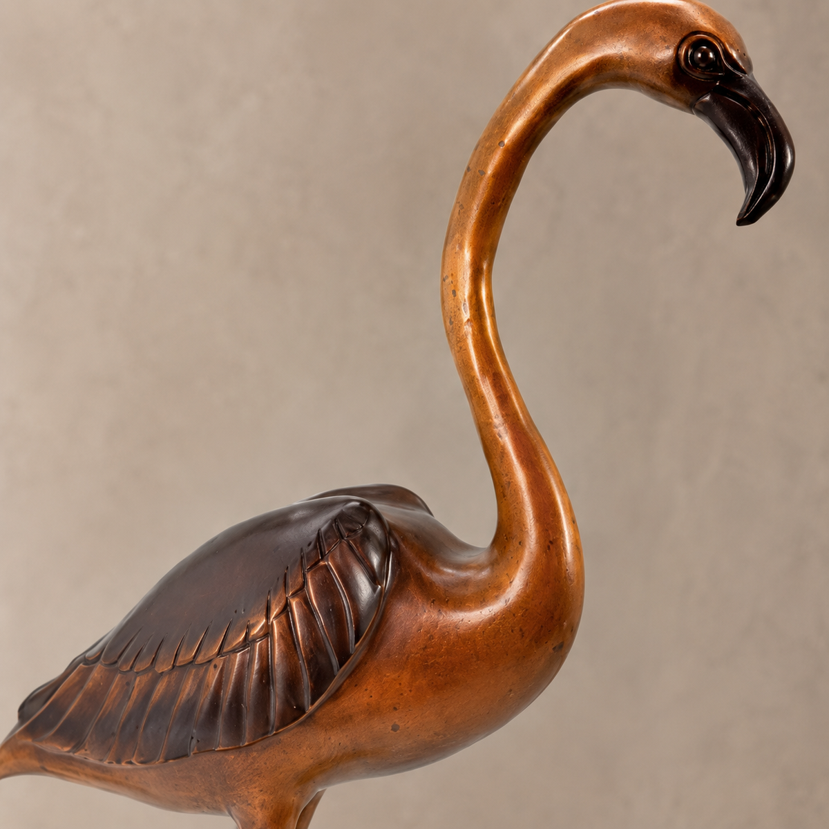 Sculpture bronze flamant rose patine cuivrée sur socle marbre, vue 3