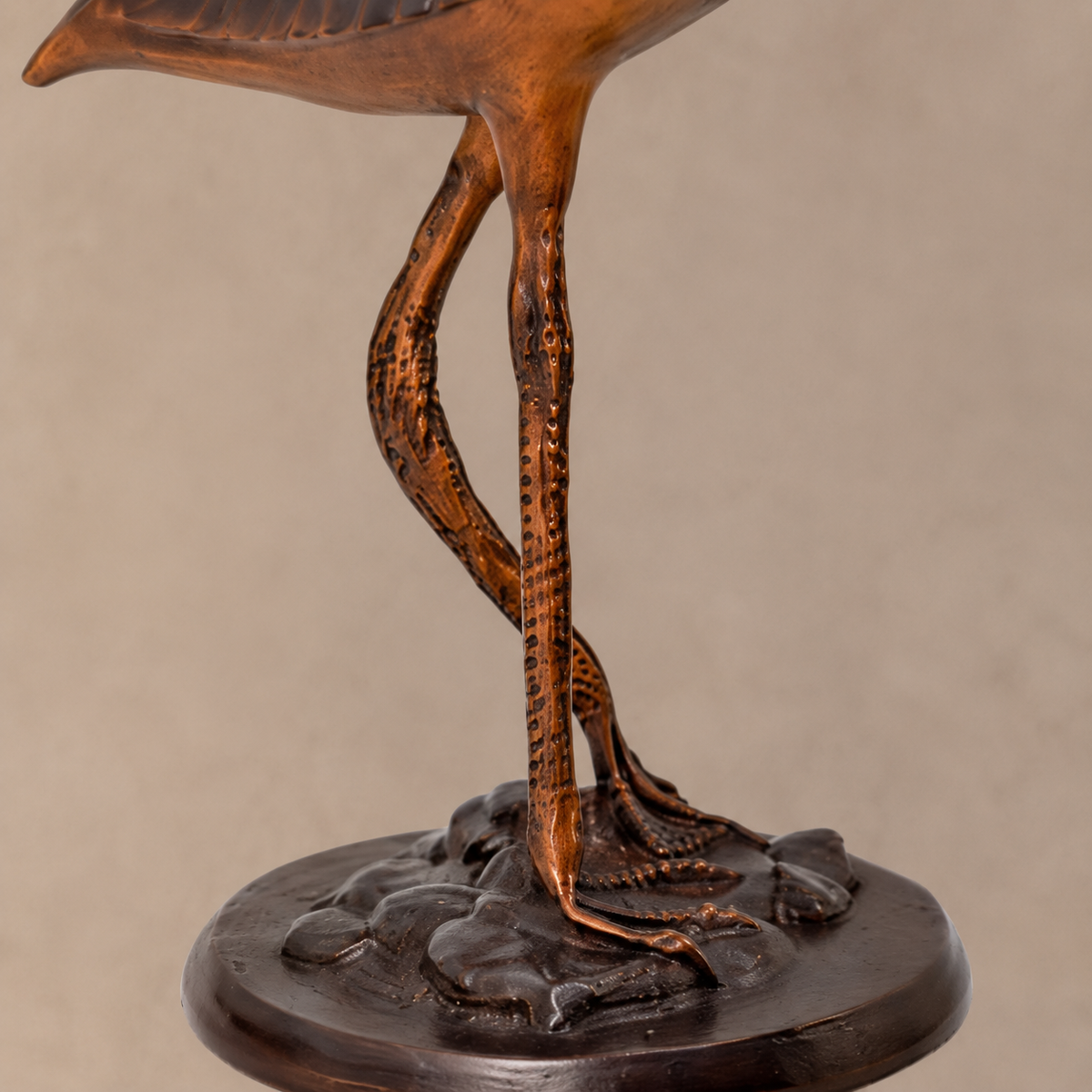 Sculpture bronze flamant rose patine cuivrée sur socle marbre, vue 5