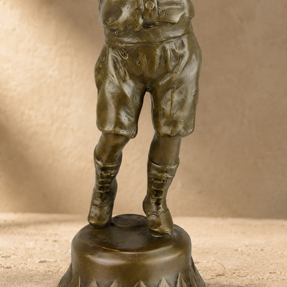 Sculpture bronze garçonnet à l'oiseau sur socle mouluré, vue 6