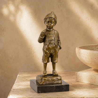 Sculpture bronze garçonnet fumeur d'après Schmidt-Felling