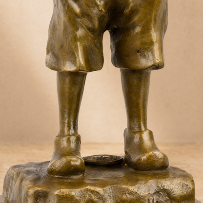 Sculpture bronze garçonnet fumeur d'après Schmidt-Felling, vue 6