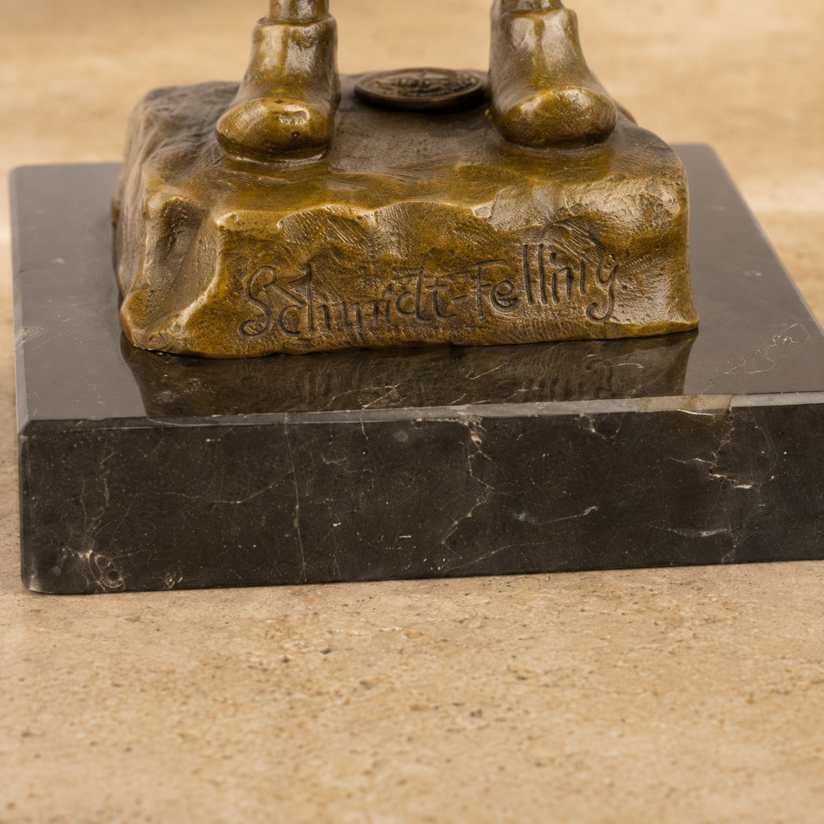 Sculpture bronze garçonnet fumeur d'après Schmidt-Felling, vue 7