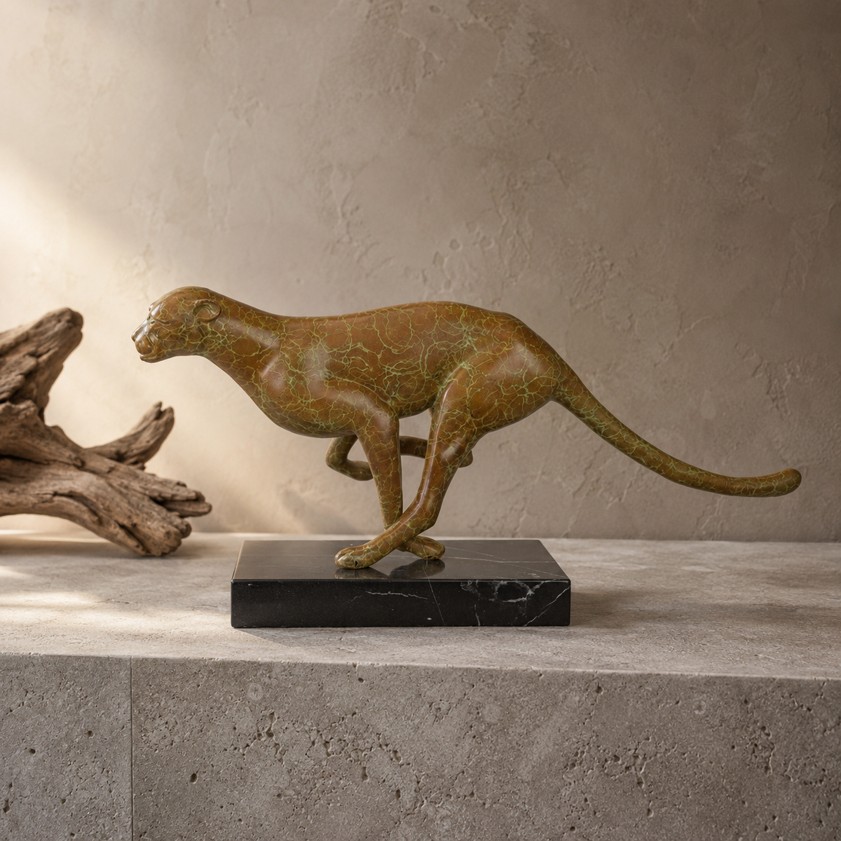 Sculpture bronze guépard en pleine course sur socle marbre