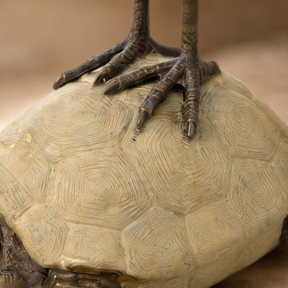 Sculpture bronze héron sur tortue, patine brune et verte, vue 6