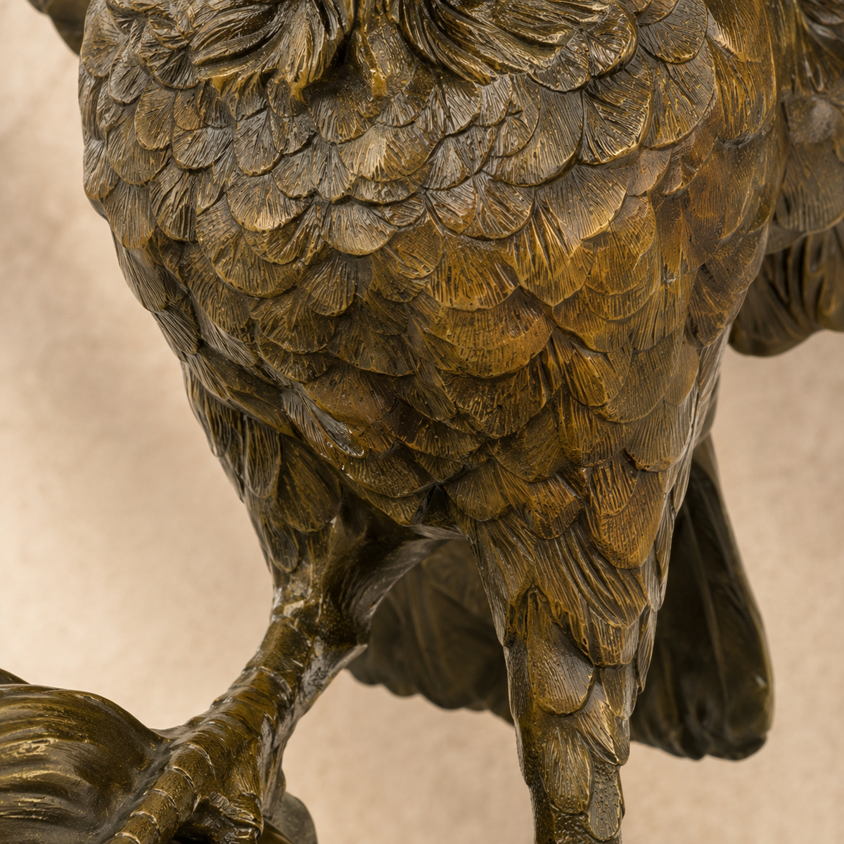 Sculpture bronze hibou perché sur crâne humain, socle marbre, vue 5