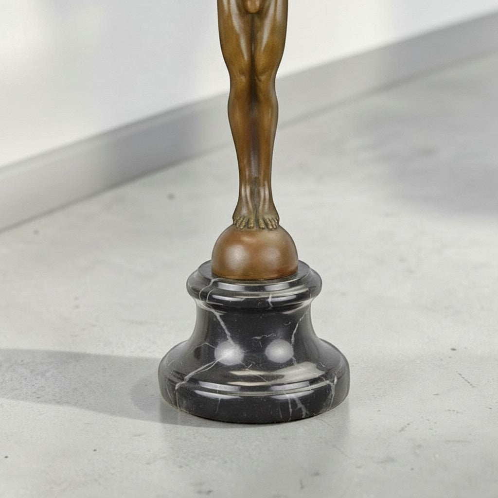 Sculpture en bronze Icare aux ailes déployées sur marbre, vue 4