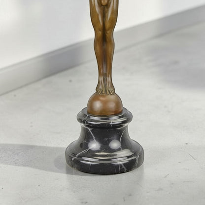 Sculpture en bronze Icare aux ailes déployées sur marbre, vue 4