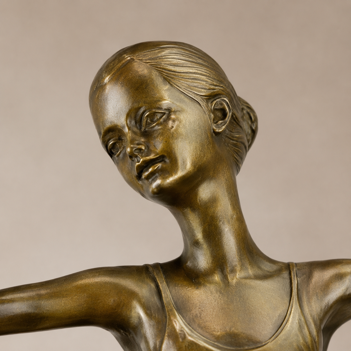 Sculpture bronze jeune ballerine en arabesque sur marbre, vue 2
