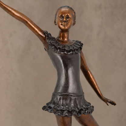 Sculpture bronze jeune ballerine en arabesque sur socle, vue 3
