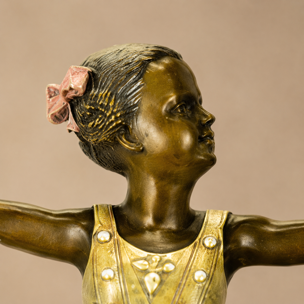 Sculpture bronze jeune ballerine en tutu sur socle marbre, vue 2
