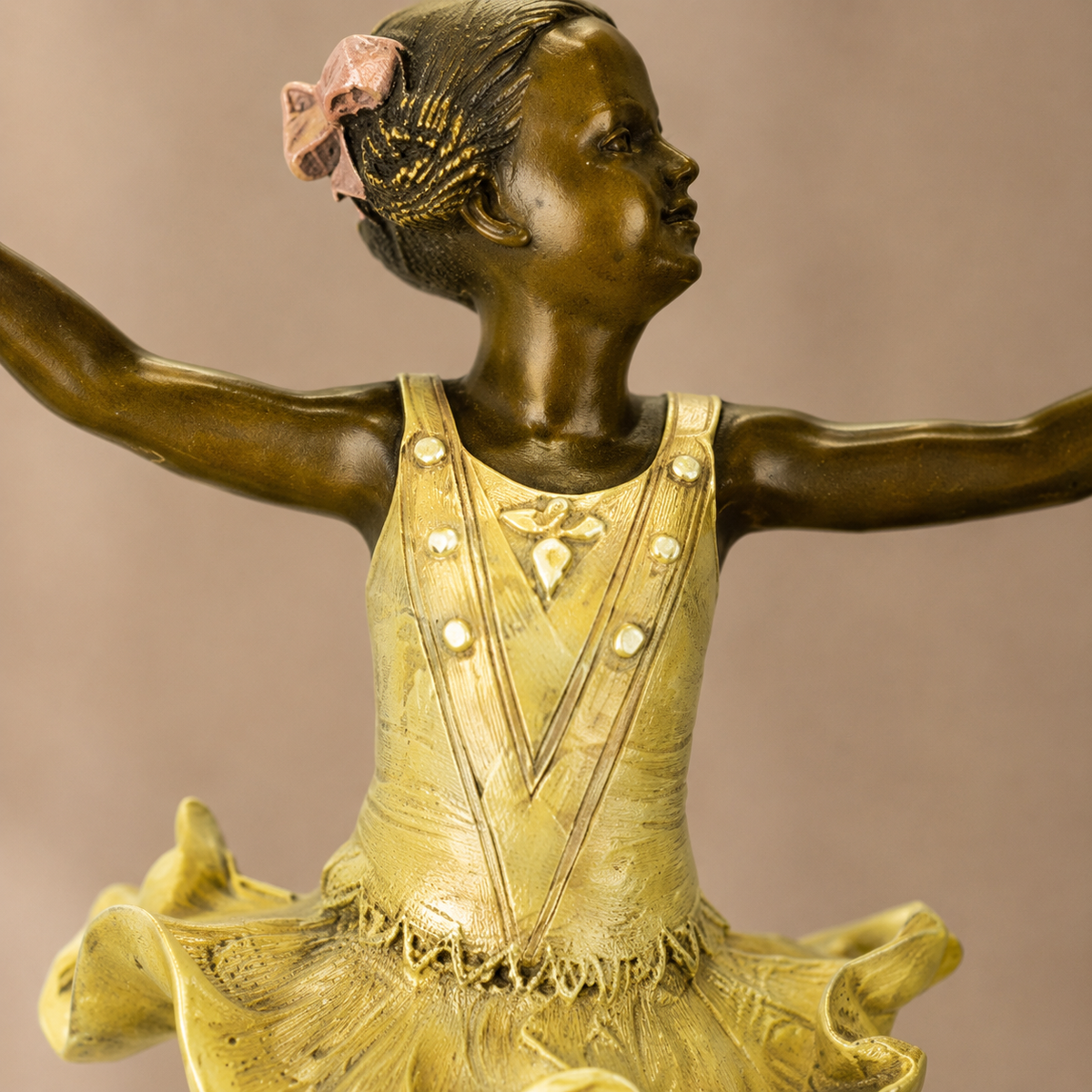 Sculpture bronze jeune ballerine en tutu sur socle marbre, vue 5