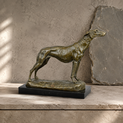 Sculpture bronze lévrier en position d'arrêt sur socle marbre