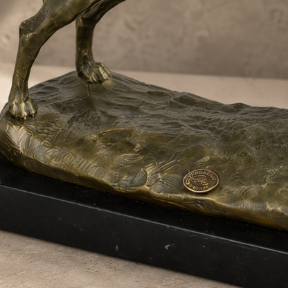 Sculpture bronze lévrier en position d'arrêt sur socle marbre, vue 7