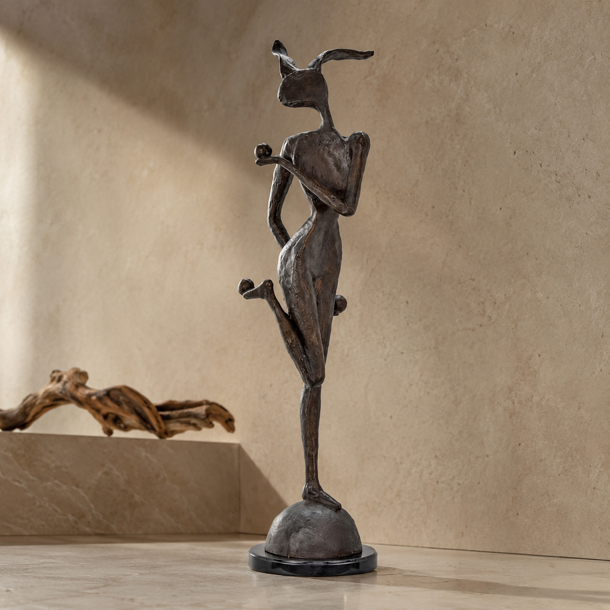 Sculpture bronze moderniste femme aux oreilles de lapin