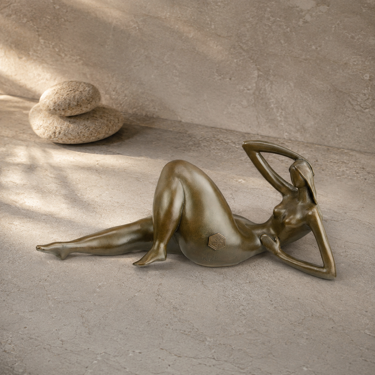 Sculpture bronze nu féminin allongé style Art Déco