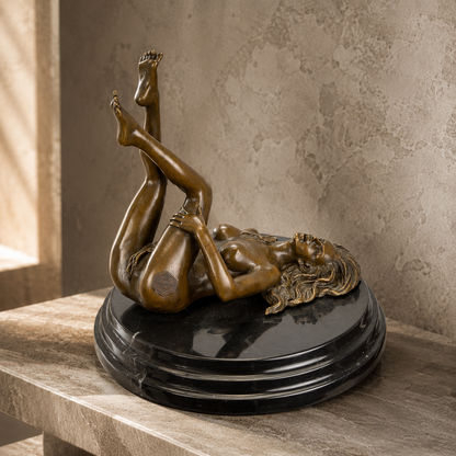Sculpture bronze nu féminin allongé sur socle marbre
