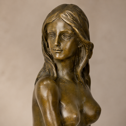 Sculpture bronze nu féminin assis sur socle marbre noir, vue 3