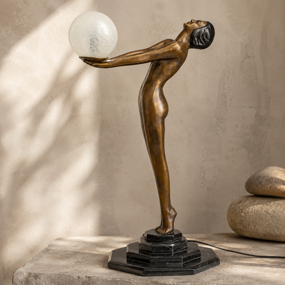 Sculpture bronze nu féminin debout bras levés