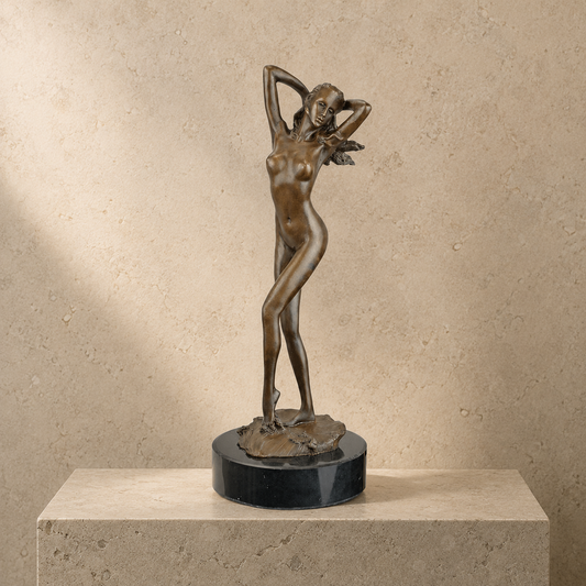 Sculpture bronze nu féminin debout sur socle marbre noir