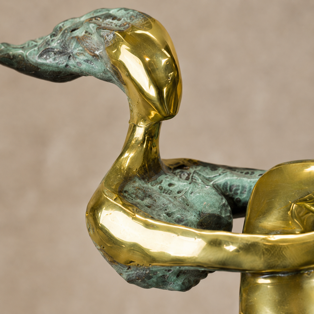 Sculpture bronze nu féminin stylisé sur socle marbre noir, vue 3