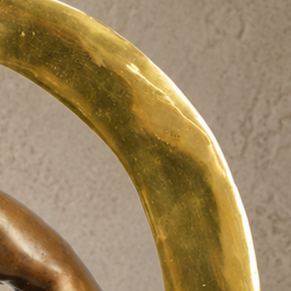 Sculpture bronze nu féminin sur croissant de lune doré, vue 6