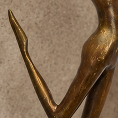 Sculpture bronze nu féminin sur croissant de lune doré, vue 5
