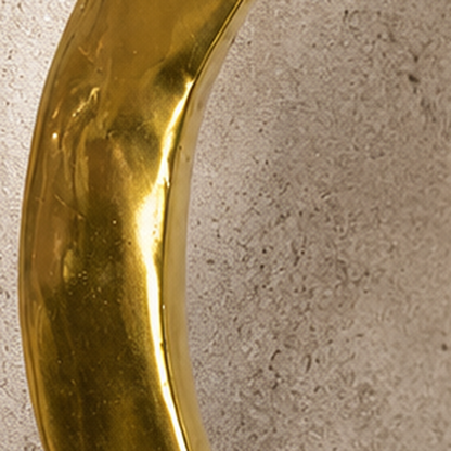Sculpture bronze nu féminin sur croissant de lune doré, vue 6