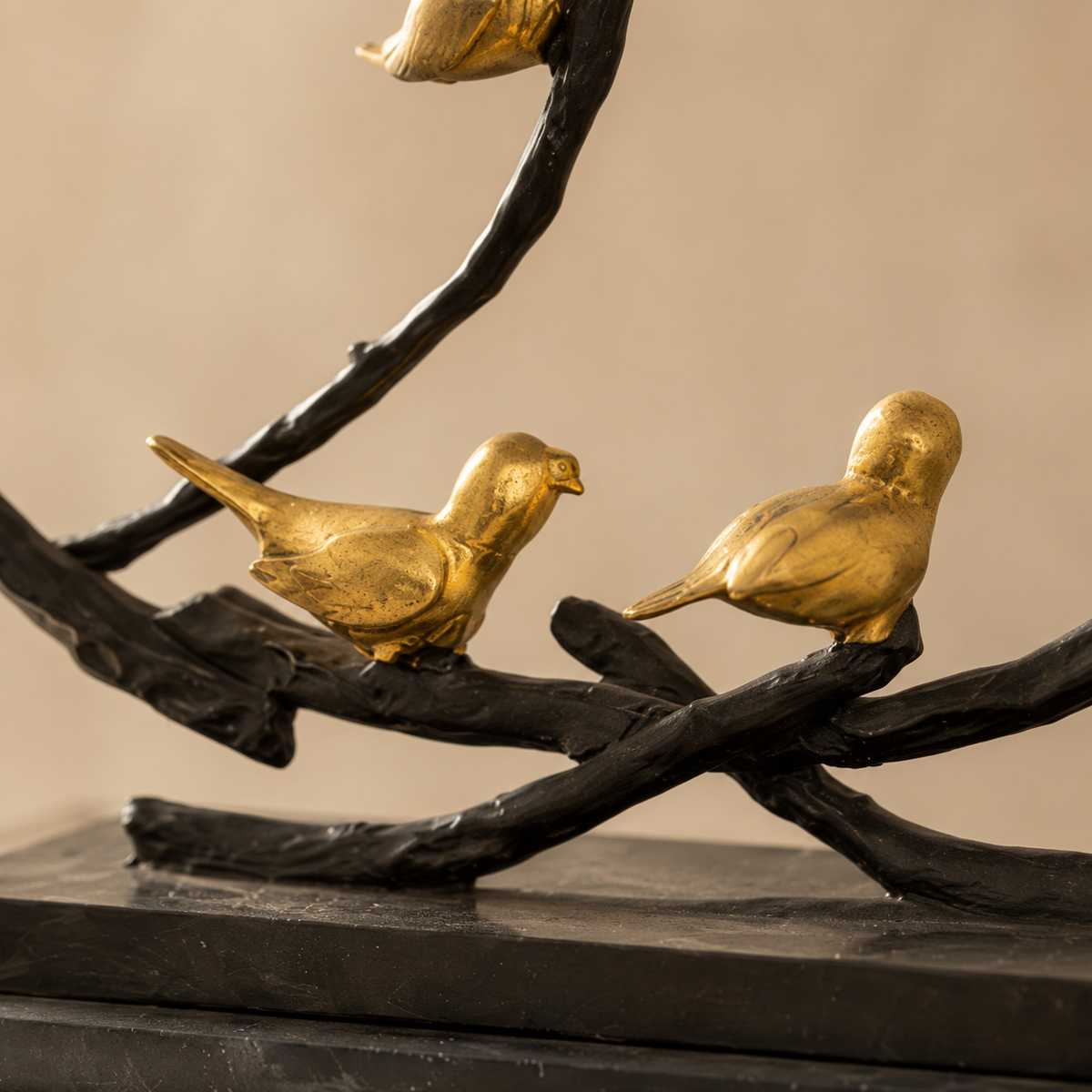 Sculpture bronze oiseaux dorés sur branches circulaires, vue 6
