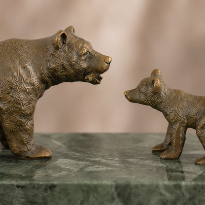 Sculpture bronze ourse et ourson sur socle marbre vert, vue 4