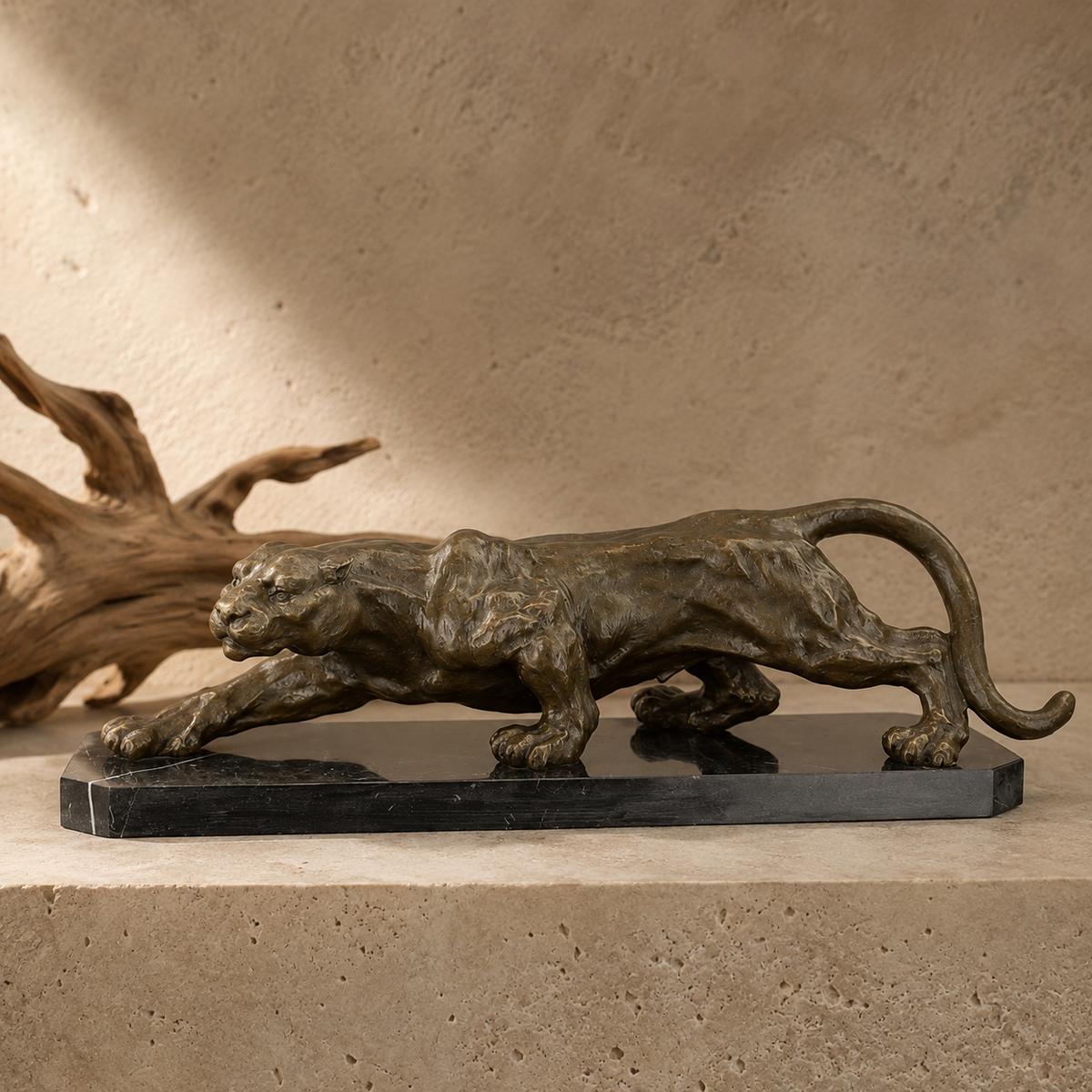 Sculpture bronze panthère en mouvement sur socle marbre noir