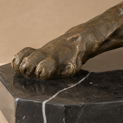Sculpture bronze panthère en mouvement sur socle marbre noir, vue 3