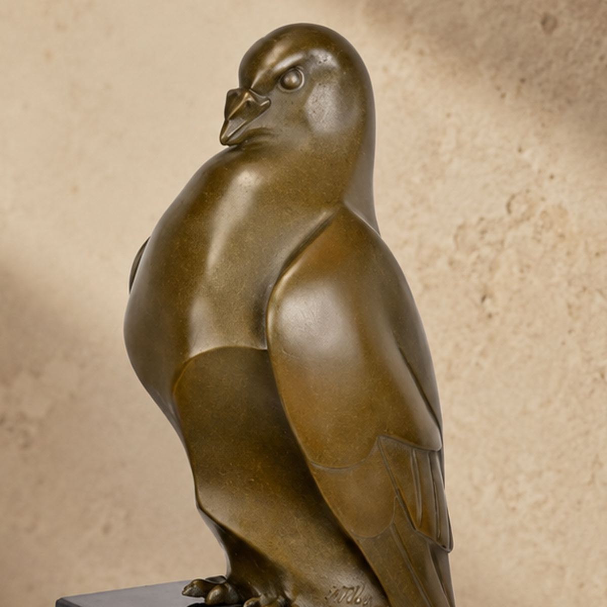 Sculpture bronze patine brune, pigeon sur socle marbre noir, vue 7