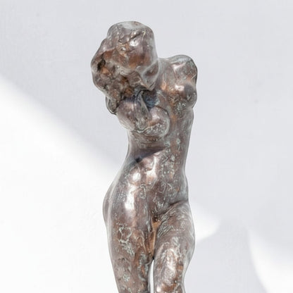 Sculpture en bronze patiné Ève d'après Rodin, vue 2