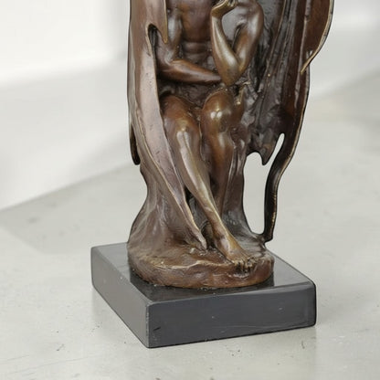 Sculpture en bronze patiné Satan assis aux ailes déployées, vue 3