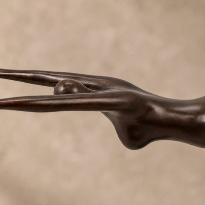 Sculpture bronze patiné trois oiseaux en vol sur marbre, vue 3
