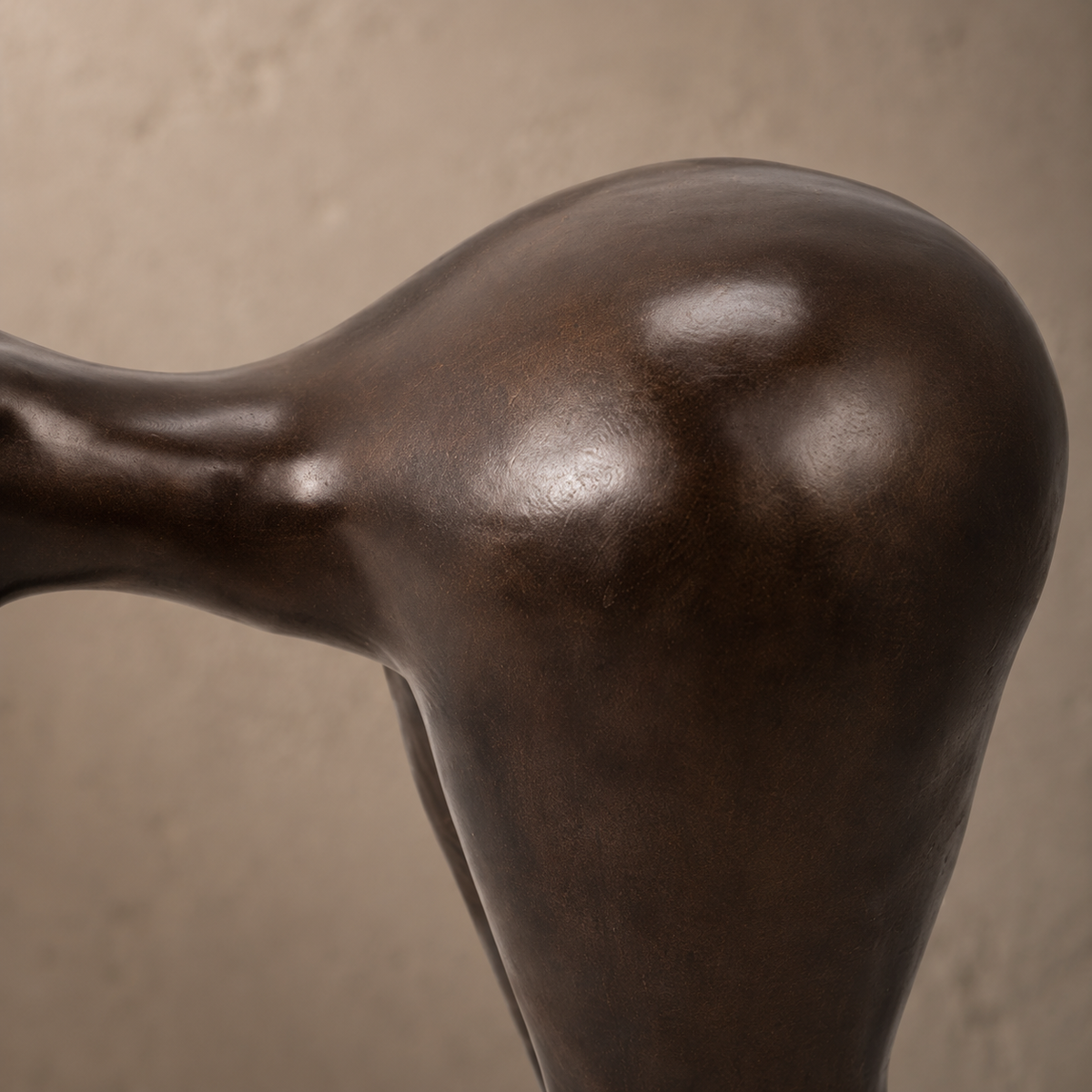 Sculpture bronze patiné trois oiseaux en vol sur marbre, vue 4