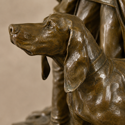 Sculpture bronze patiné Veneur sonnant du cor avec chiens, vue 5