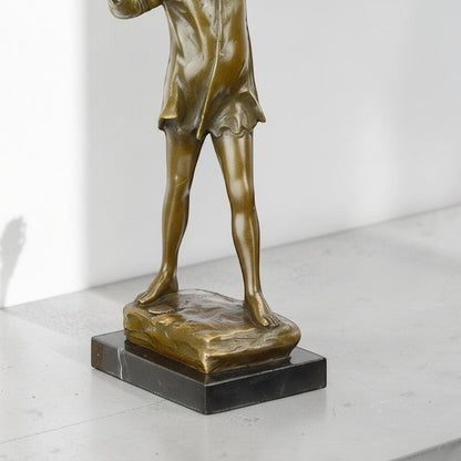 Sculpture en bronze Peter Pan jouant de la flûte sur marbre, vue 3