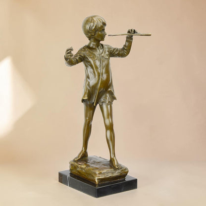 Sculpture en bronze Peter Pan jouant de la flûte sur marbre, vue 4