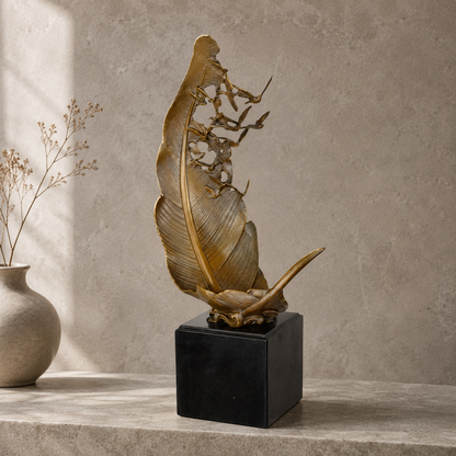 Sculpture bronze plume et oiseaux en vol sur socle marbre