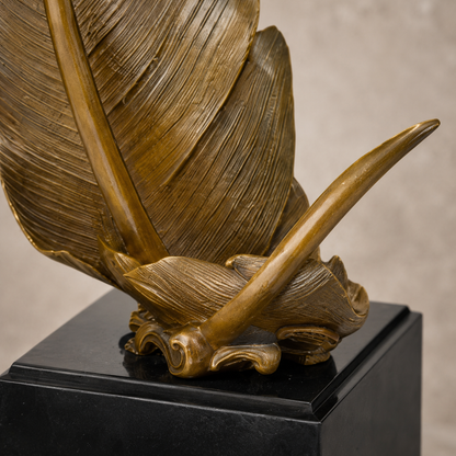 Sculpture bronze plume et oiseaux en vol sur socle marbre, vue 5
