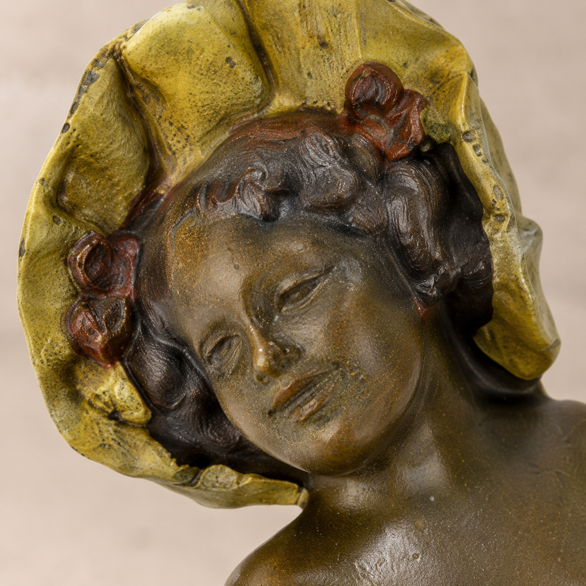 Sculpture bronze polychrome baigneuse allongée Art Déco, vue 2