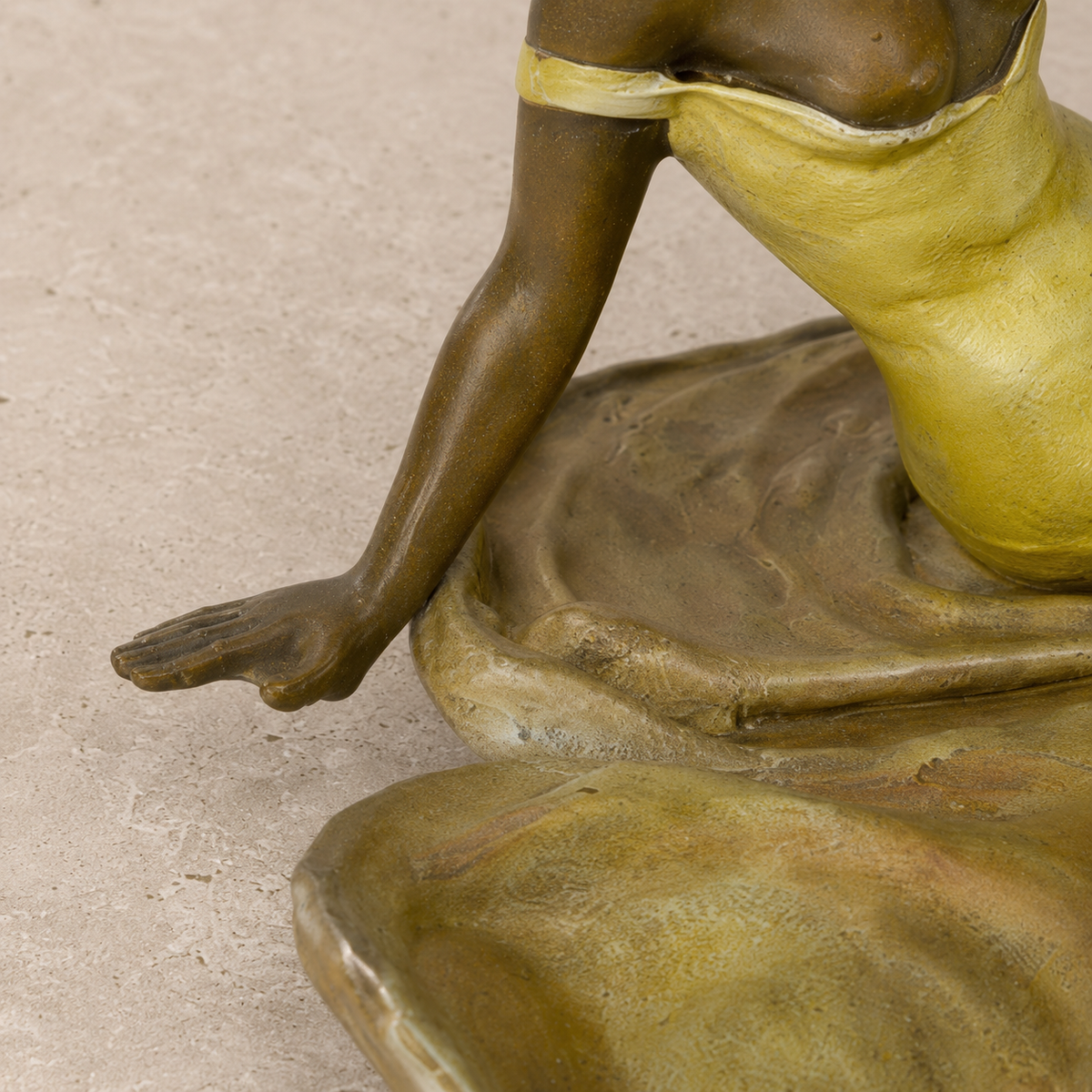 Sculpture bronze polychrome baigneuse allongée Art Déco, vue 5