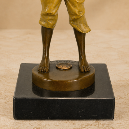 Sculpture bronze polychrome, jeune garçon siffleur pieds nus, vue 7