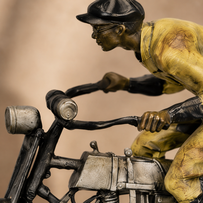 Sculpture bronze polychrome motocycliste début XXe siècle, vue 3