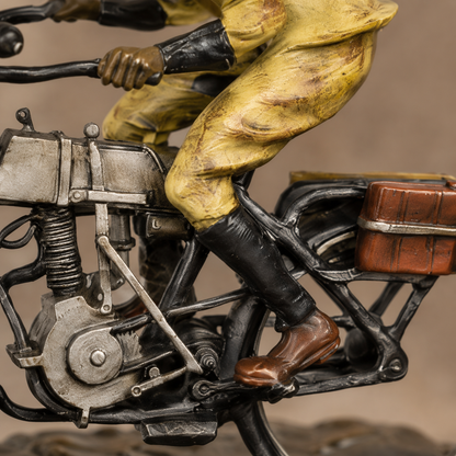 Sculpture bronze polychrome motocycliste début XXe siècle, vue 6