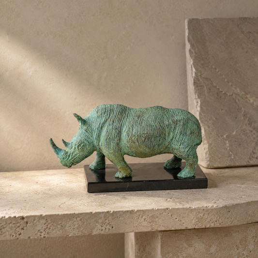 Sculpture bronze rhinocéros patine verte sur socle marbre noir